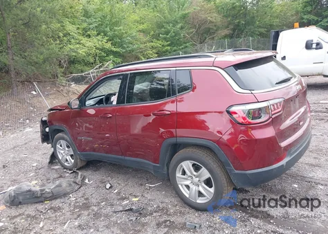 2022 Jeep Compass Latitude Fwd z USA, uszkodzony, nr VIN 3C4NJCBB9NT202123